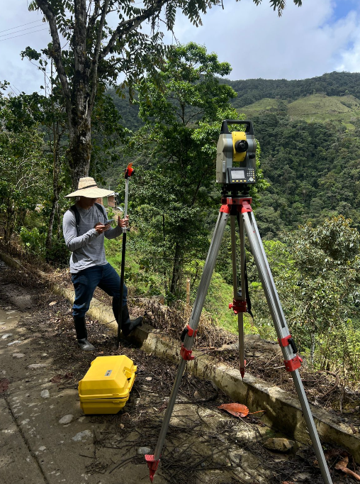 Levantamiento topográfico con estación total y GNSS