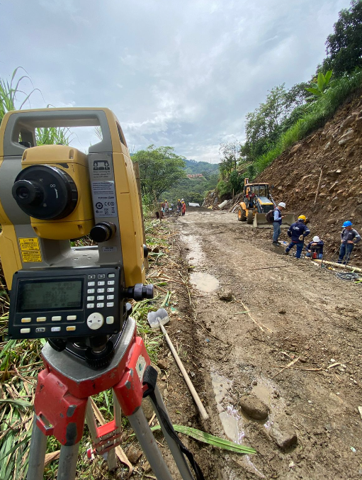 Medición topográfica en una excavación