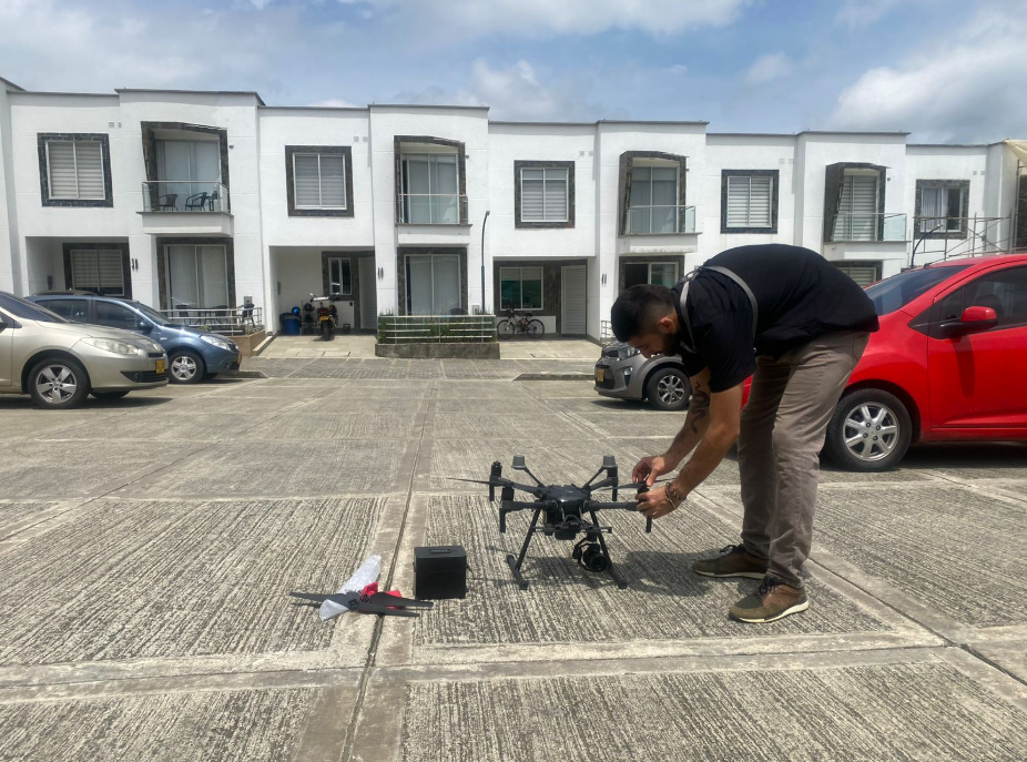 Preparación de dron para una misión de captura